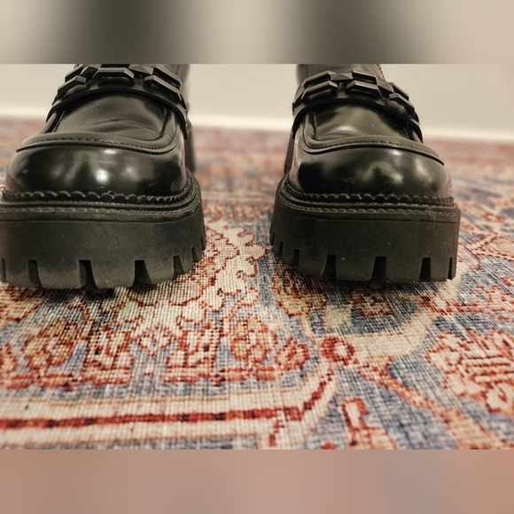 Steve Madden Aerin Lug Sole Chain Design Chunky Heel Loafer - Picture 2 of 9